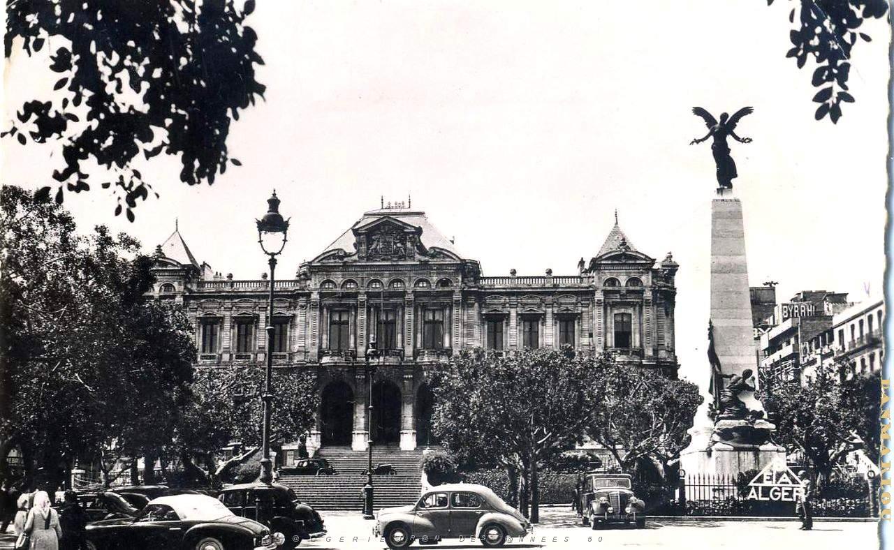 PA i- 22- Place d'armes animee.jpg